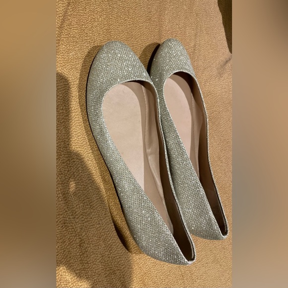 CALL IT SPRING GOLD FLATS SIZE 6 WOMEN’S - Picture 4 of 10